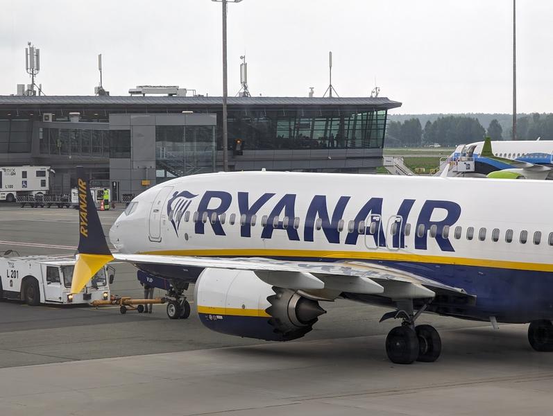 Zboruri anulate pe Milano Bergamo după ce a explodat anvelopa unui avion Ryanair