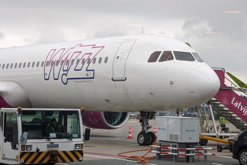 Avion WizzAir, Foto: HotNews.ro / Victor Cozmei