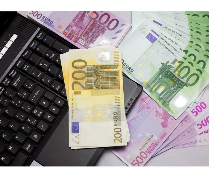 bani-euro-computer, Foto: Dreamstime