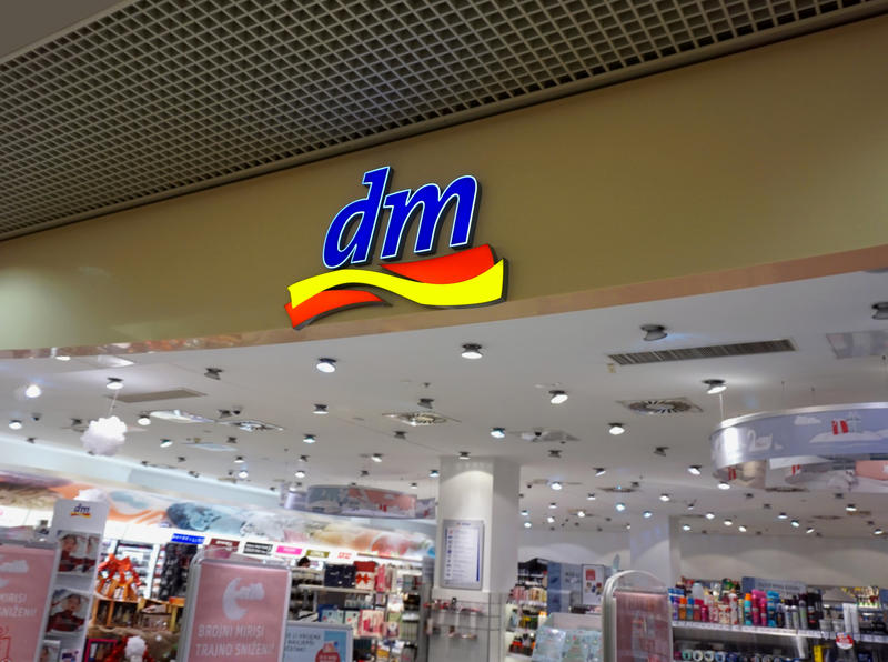 Magazin DM Drogerie Markt, Foto: Aleksandramoslavac | Dreamstime.com