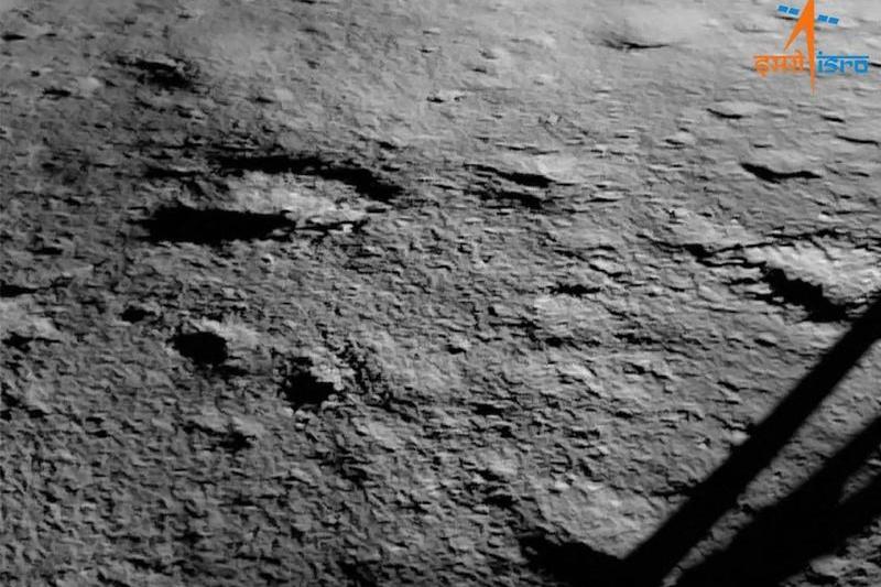 Suprafata Lunii fotografiata de sonda indiana Chandrayaan-3, Foto: AFP / AFP / Profimedia