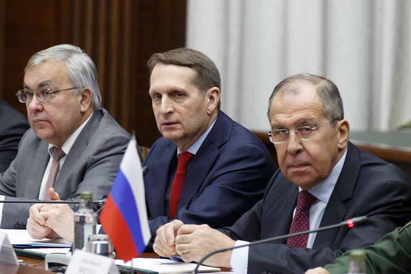 Serghei Nariskin (centru) alaturi de ministrul rus de externe Serghei Lavrov, Foto: Sputnik / Profimedia Images