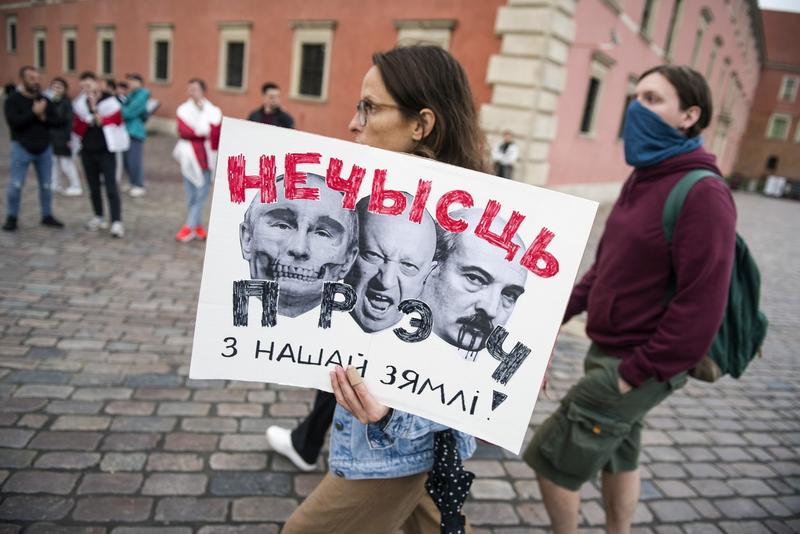 Caricatură cu Putin, Prigojin și Lukașenko, Foto: Attila Husejnow/SOPA Images / Shutterstock Editorial / Profimedia