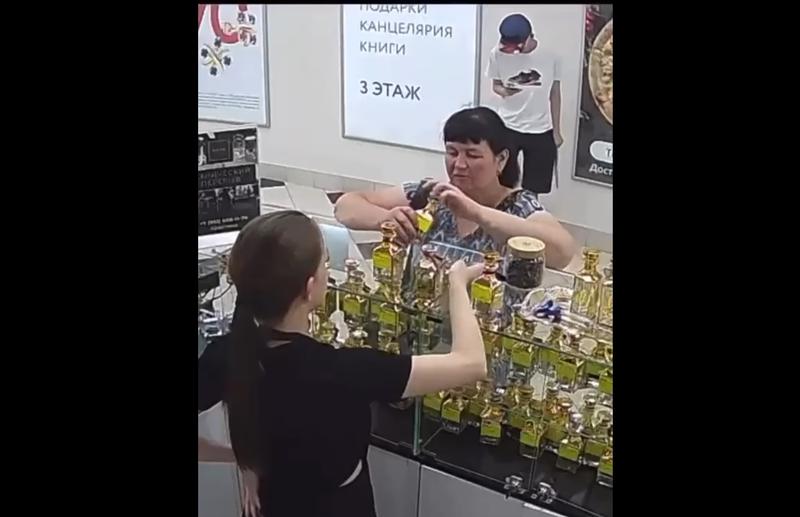 Un magazin cu parfumuri in Rusia, Foto: Captura video