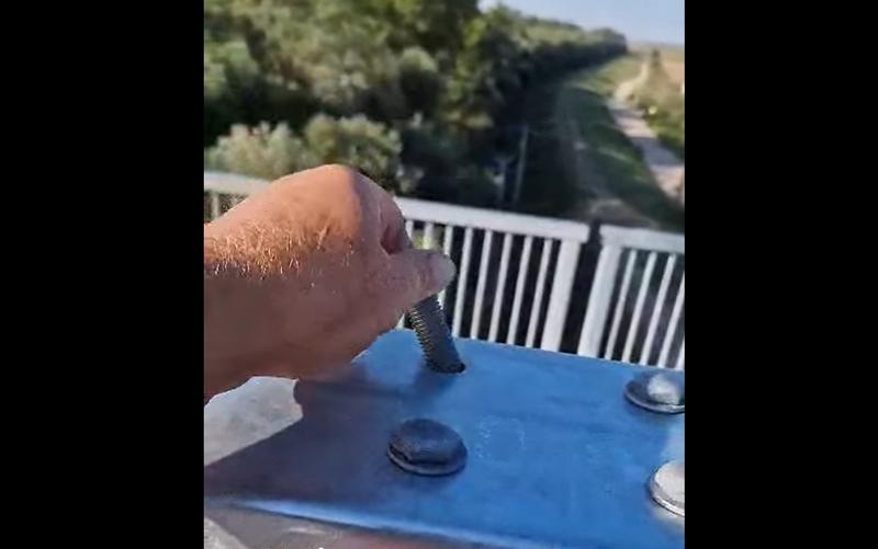 Suruburile la Podul de la Braila, Foto: Captura video