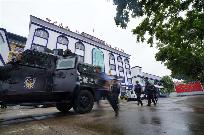 Polițiști de frontieră în China, Foto: Costfoto / ddp USA / Profimedia