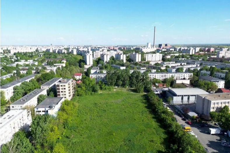 Bucureștenii din Berceni au câștigat meciul cu investitorul care voia să transforme baza sportivă Girueta în hipermarket, Foto: Marius Vasile / Stadion de Cartier