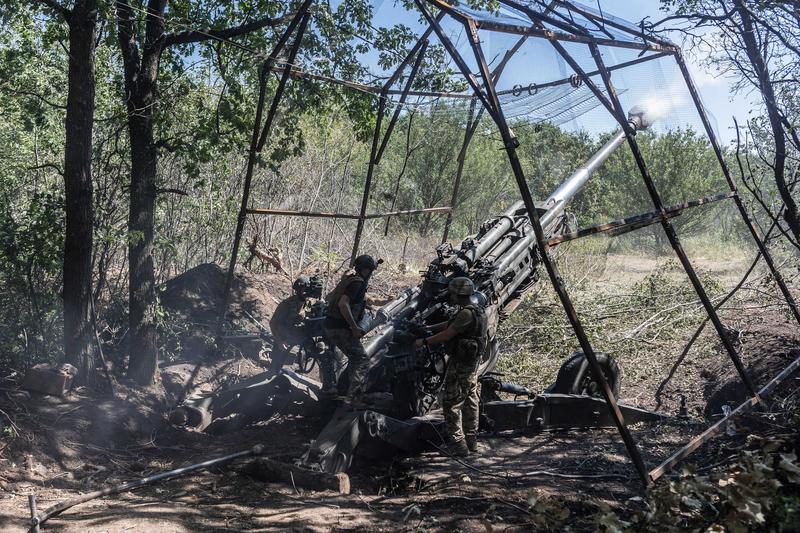 Soldați ucraineni cu un tun M777 în regiunea Donețk, Foto: AA/ABACA / Abaca Press / Profimedia