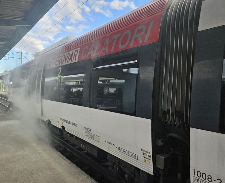 Degajare de fum la un tren privat, Foto: Vlad Barza / HotNews.ro