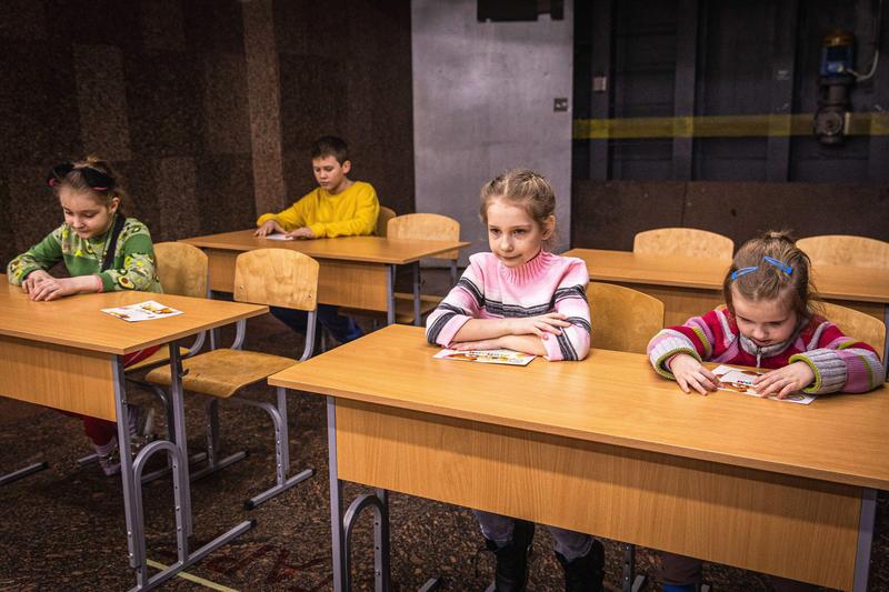 clasa amenajata intr-o stratie de metrou din Harkov, Foto: SOPA Images Limited / Alamy / Alamy / Profimedia