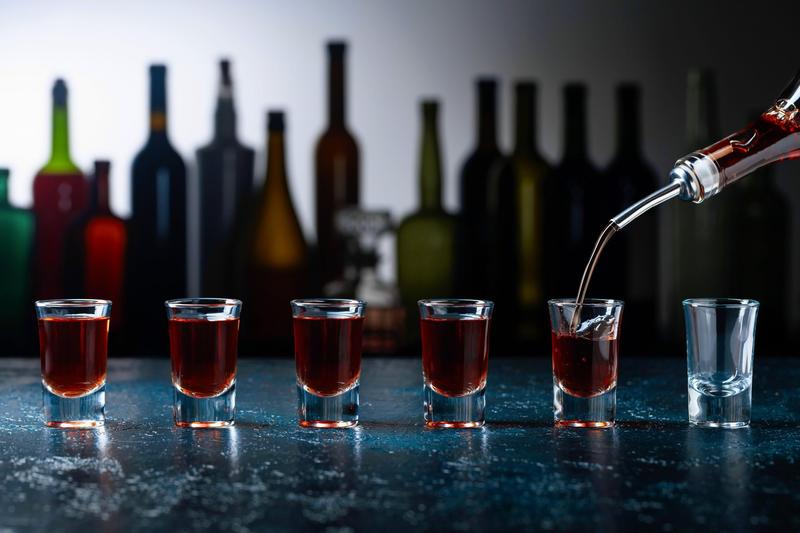 Bauturi servite la bar, Foto: Igor Normann / Alamy / Profimedia Images