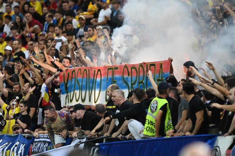 Un banner cu Kosovo e Serbia, mesaj interzis de UEFA, a aparut pe Arena Nationala, Foto: Razvan Pasarica / Sport News / Profimedia