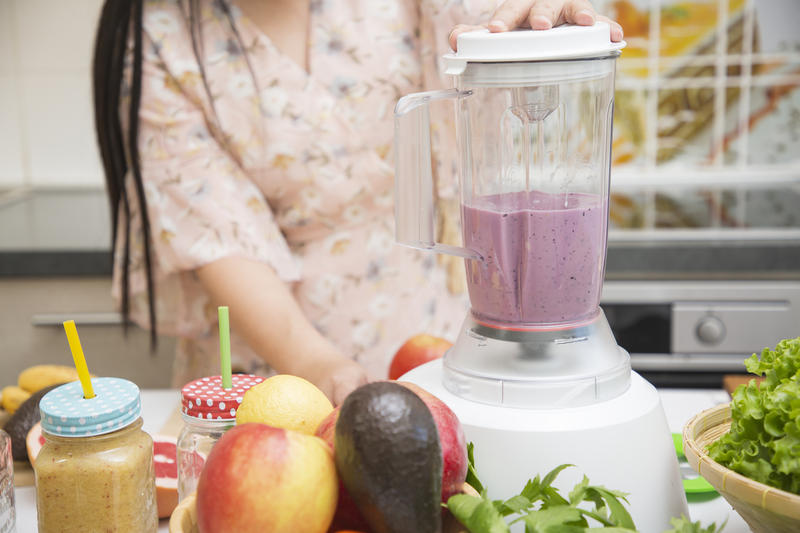 Rețeta sănătoasă de smoothie ar trebuie să conțină pe lângă fructe, grăsimi sănătoase (avocado), fibre, verdeață , Foto: © Rinchumrus2528 | Dreamstime.com