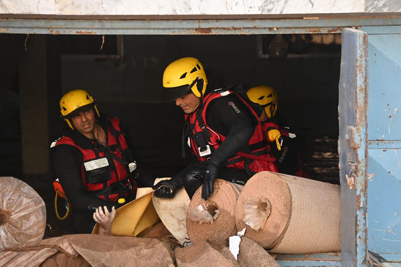 Echipele de salvare din Tunisia cauta ramasite umane in apele dintre daramaturile din Libia, Foto: AFP / AFP / Profimedia