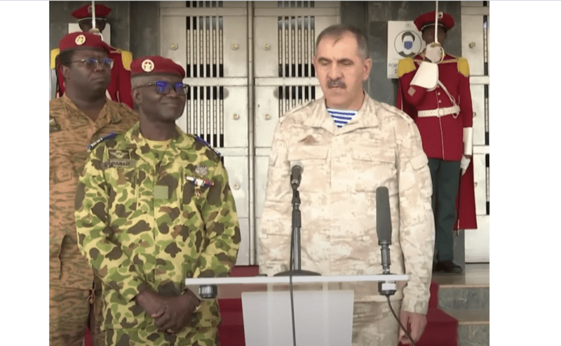 Adjunctul rus al Apăririi, Yunus-Bek Evkurov, vorbind în Burkina Faso despre cooperarea militară cu Rusia, Foto: fanatik.ro/ captura YouTube