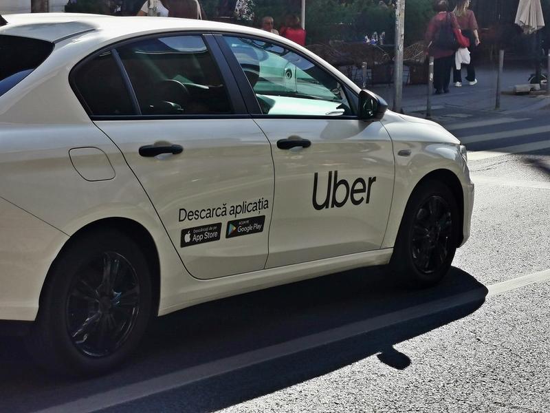 Revolta șoferilor români de Uber contra companiei ajunge într-un proces la Amsterdam: „Algoritmul lucrează în favoarea aplicației, nu a noastră / Alți 240.000 de șoferi vizați