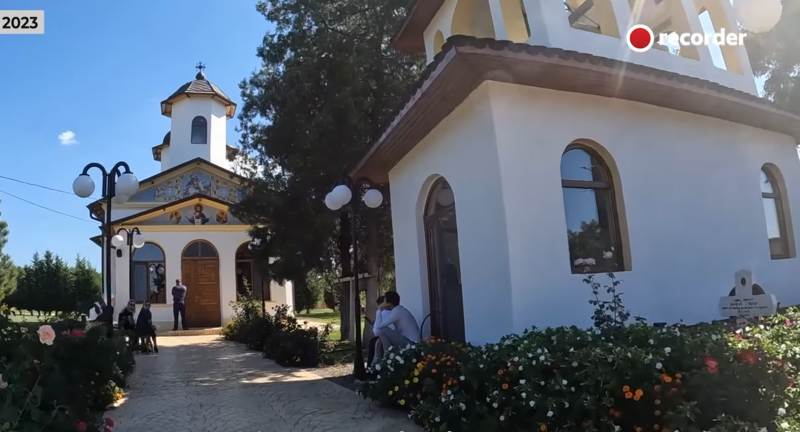 Dumnezeul achizițiilor se întoarce, Foto: Recorder