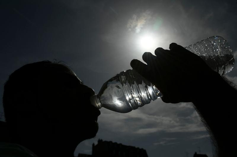 Apă la sticlă, Foto: SEBASTIEN BOZON / AFP / Profimedia