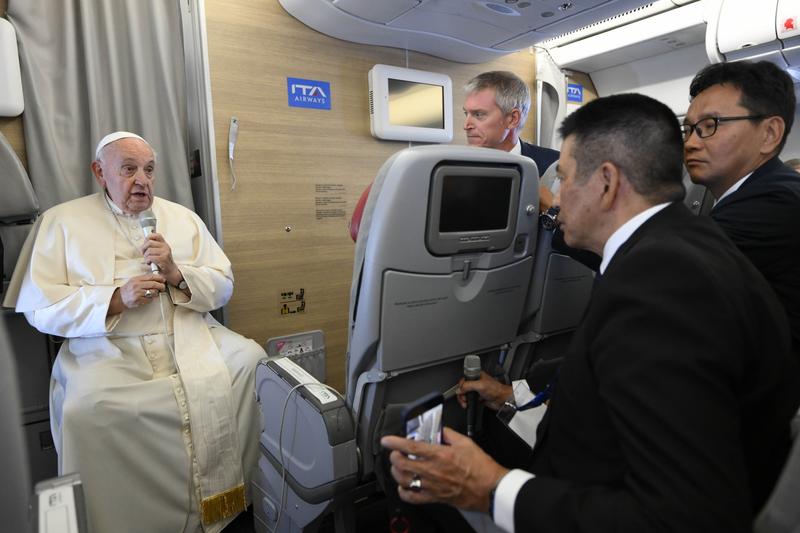 Papa Francisc la sosirea in Italia, Foto: VATICAN MEDIA / IPA / PA Images / Profimedia