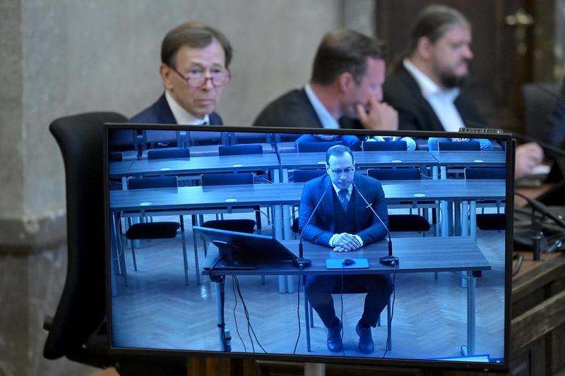 Actorul Florian Teichtmeister in fata judecatorilor, Foto: Roland Schlager / AFP / Profimedia Images