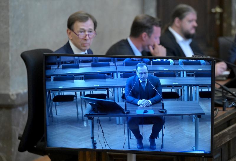 Actorul Florian Teichtmeister in fata judecatorilor, Foto: Roland Schlager / AFP / Profimedia Images