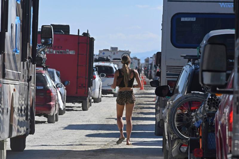 Oamenii au inceput sa plece de la festivalul „Burning Man”, Foto: Andy Barron / Associated Press / Profimedia Images