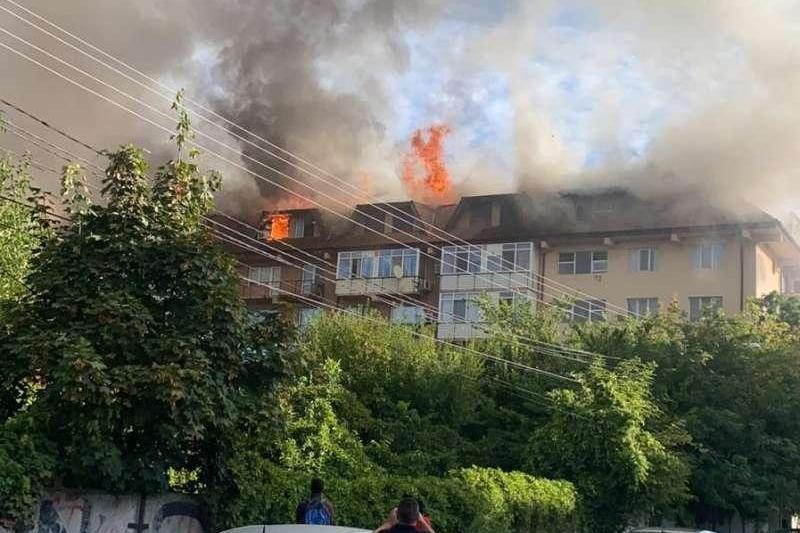 Incendiu puternic la un bloc din Craiova, Foto: ISU Dolj