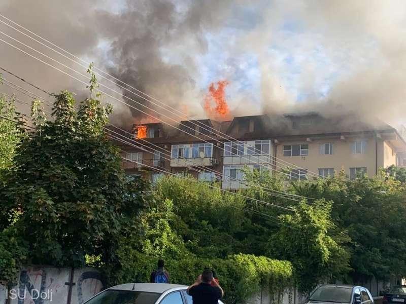 Incendiu puternic la un bloc din Craiova, Foto: ISU Dolj