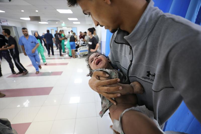 Spitalul Shifa din Gaza, asaltat de palestinieni răniți, Foto: Ali Mahmoud / AP / Profimedia