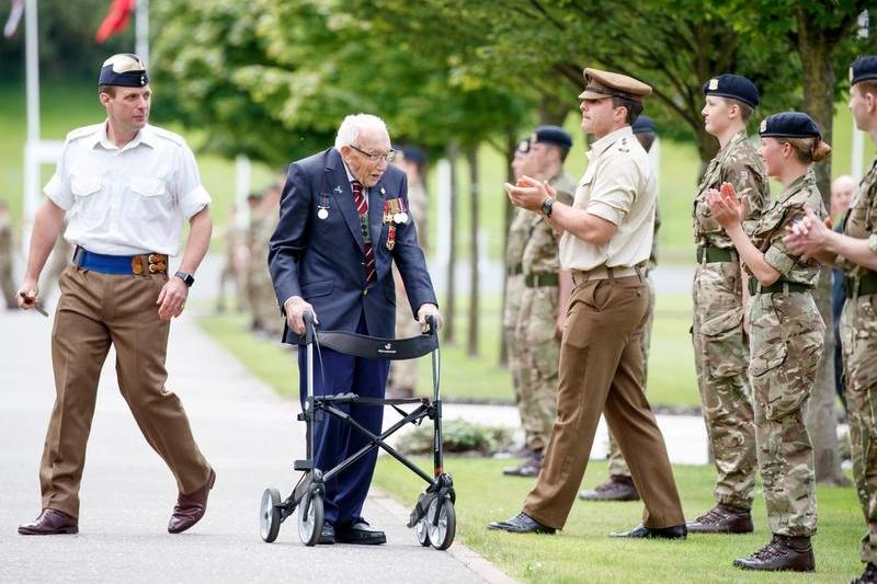 Veteranul este considerat erou în Marea Britanie, prin exemplul său din timpul pandemiei, Foto: Danny Lawson / PA Images / Profimedia
