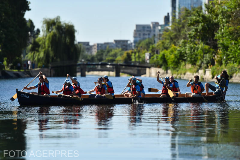 Campania Descoperă Rowmania - România naturală văzută din barcă, eveniment organizat de Asociația Ivan Patzaichin - Mila 23 pe râu, lângă Podul UniriI, Foto: AGERPRES