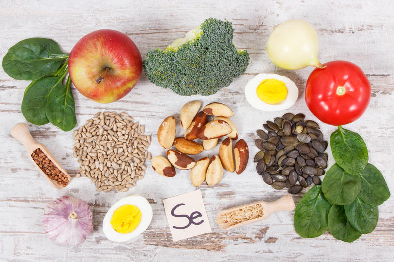 Seleniul ajută buna funcționare a sistemului endocrin, iar alimente care îl conțin sunt: pește, ouă, nuci, Foto: © Ratmaner | Dreamstime.com