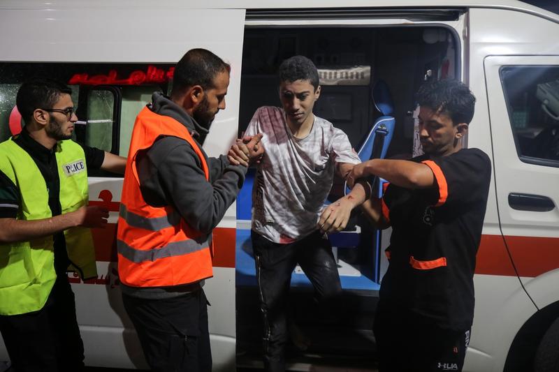 Bărbat rănit în Gaza, Foto: Majdi Fathi/NurPhoto / Shutterstock Editorial / Profimedia