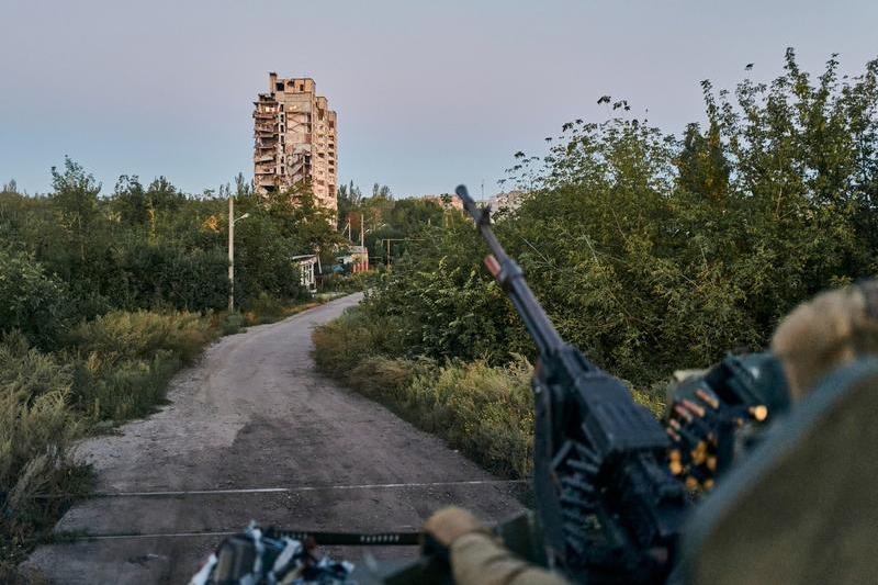 Un soldat ucrainean în Avdiivka, regiunea Donețk, Foto: LIBKOS / AP / Profimedia