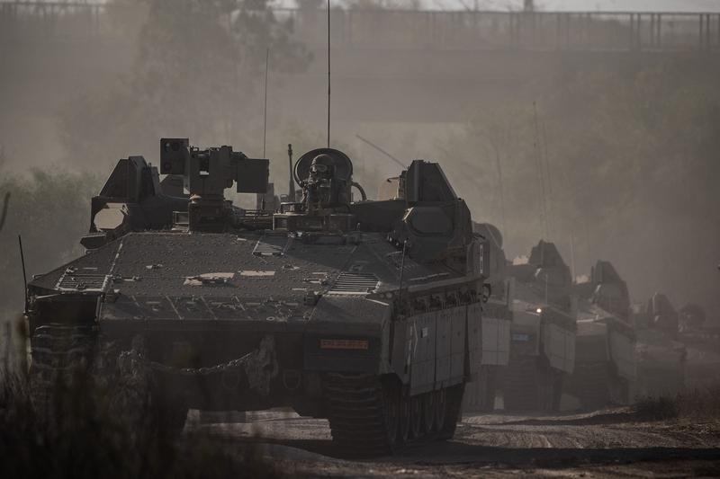 Vehicule blindate ale armatei israeliene la granița cu Fâșia Gaza, Foto: AA/ABACA / Abaca Press / Profimedia