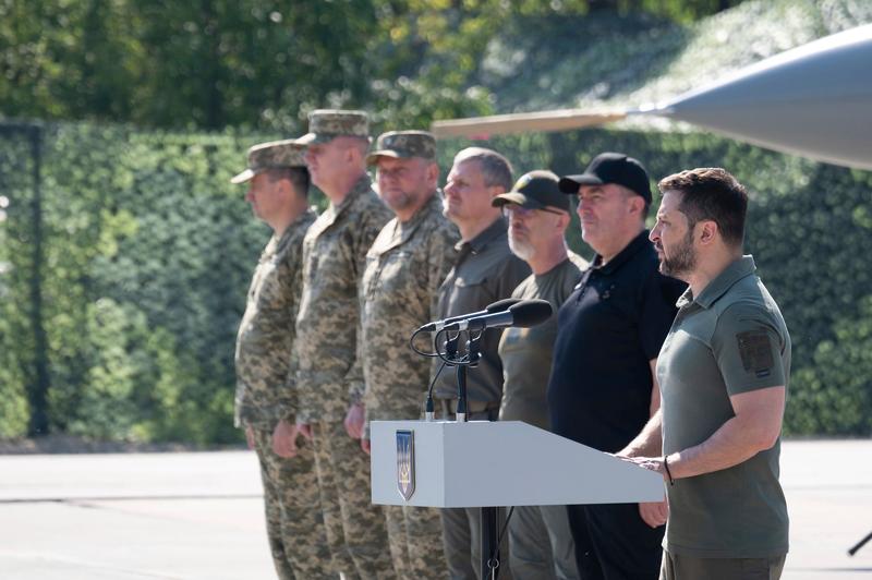 Volodimir Zelenski alaturi de generali ucraineni si membri ai cabinetului sau, Foto: Pool-Ukrainian Presidential Office / Zuma Press / Profimedia Images