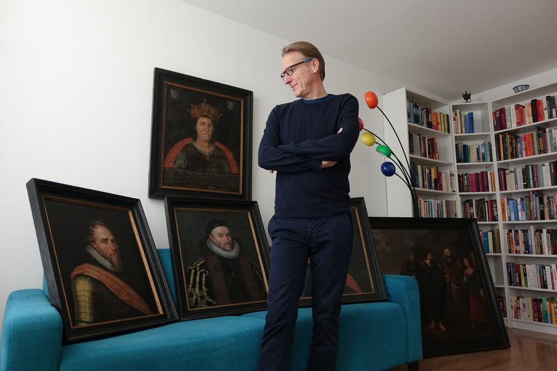 Detectivul Arthur Brand alaturi de tablourile recuperate, Foto: AFP / AFP / Profimedia