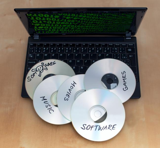 CD-uri cu software piratat, Foto: Jan Miks / Alamy / Profimedia Images