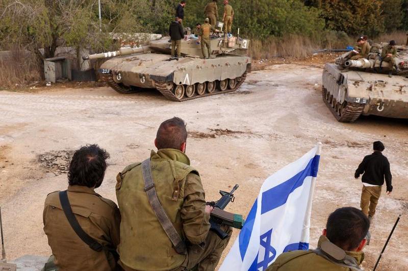 Tancuri israeliene pozitionate la granita cu Libanul, Foto: Rowan Griffiths / MirrorPix / Profimedia Images