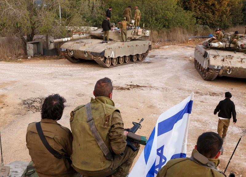Tancuri israeliene pozitionate la granita cu Libanul, Foto: Rowan Griffiths / MirrorPix / Profimedia Images