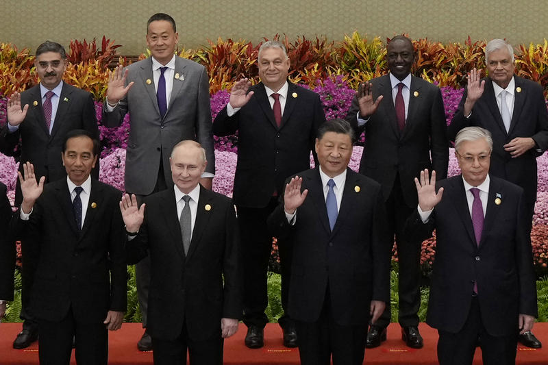 Xi Jinping, alături de liderii prezenți la summitul aniversar BRI, între care Vladimir Putin și Viktor Orban, Foto: Suo Takekuma / AFP / Profimedia