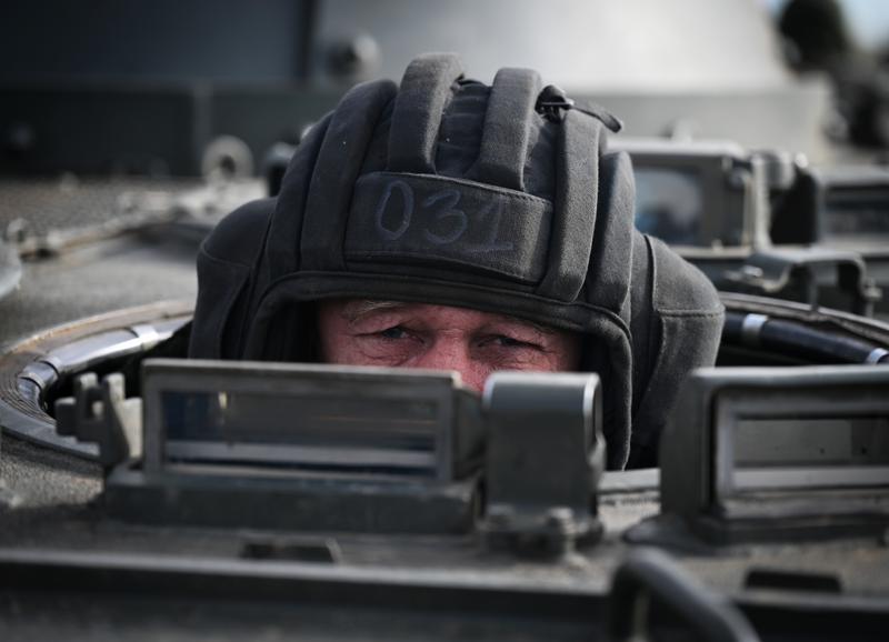 Soldat rus într-un vehicul de luptă al infanteriei, Foto: Stanislav Krasilnikov / Sputnik / Profimedia