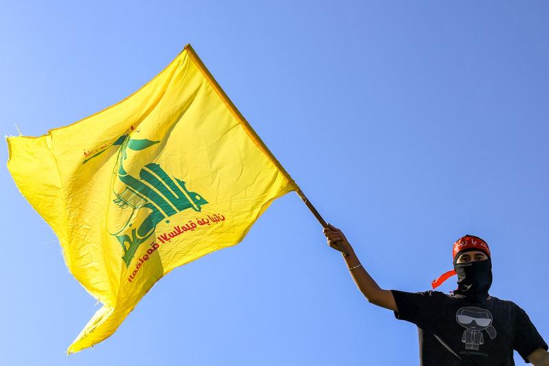 Militant al Hezbollah, grupare şiită libaneză aliată cu facţiunile palestiniene din Fâşia Gaza și susținută de Iran, Foto: JOSEPH EID / AFP / Profimedia