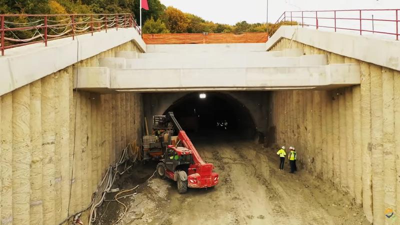 Lucrări demarate la primul tunel forat de pe A1 Sibiu - Pitești, Foto: Captura YouTube
