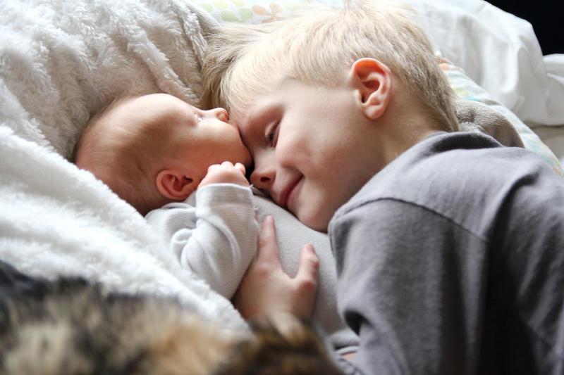 Copilul mai mare trebuie pregătit de părinți pentru venirea unui nou membru în familie , Foto: © Christinlola | Dreamstime.com
