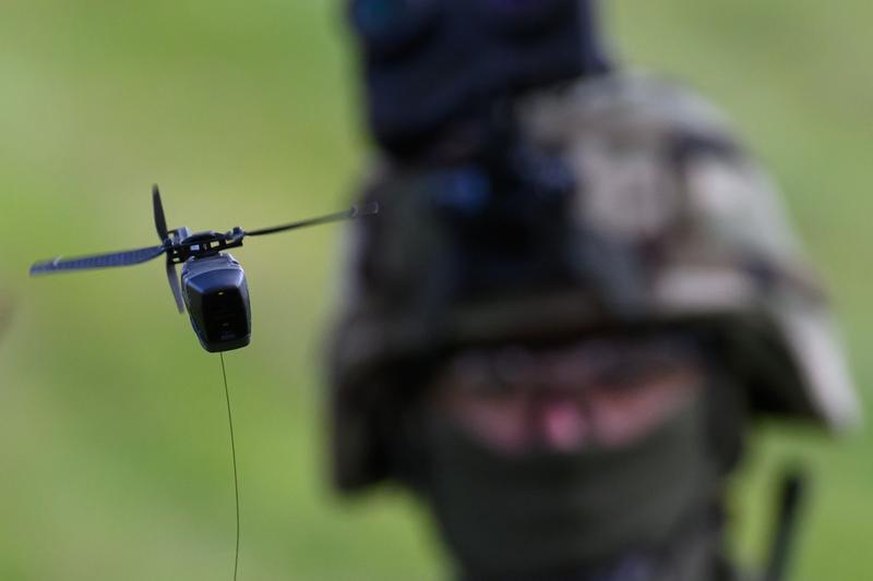 Micro-drona „Black Hornet”, Foto: Sebastien Bozon / AFP / Profimedia Images