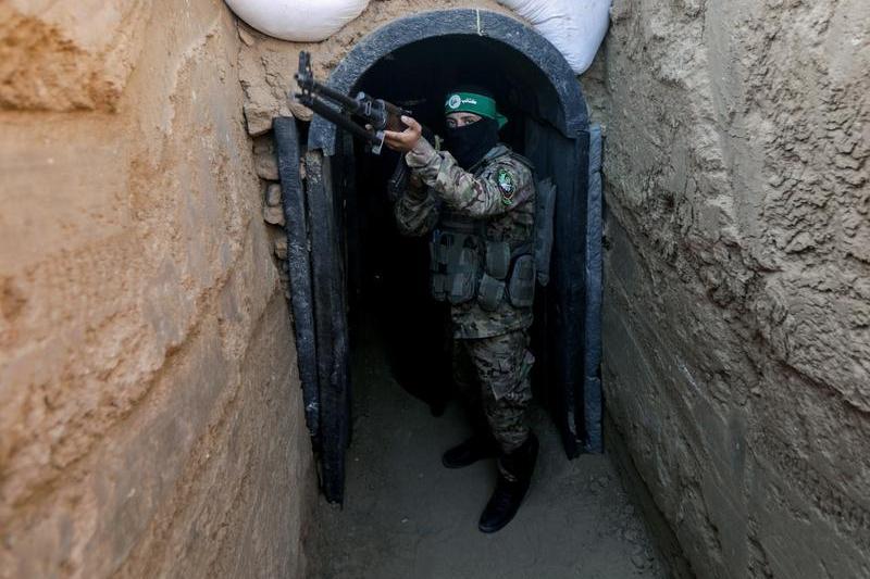 Luptator Hamas in fata unui tunel din Fasia Gaza, Foto: SOPA Images / Sipa Press / Profimedia