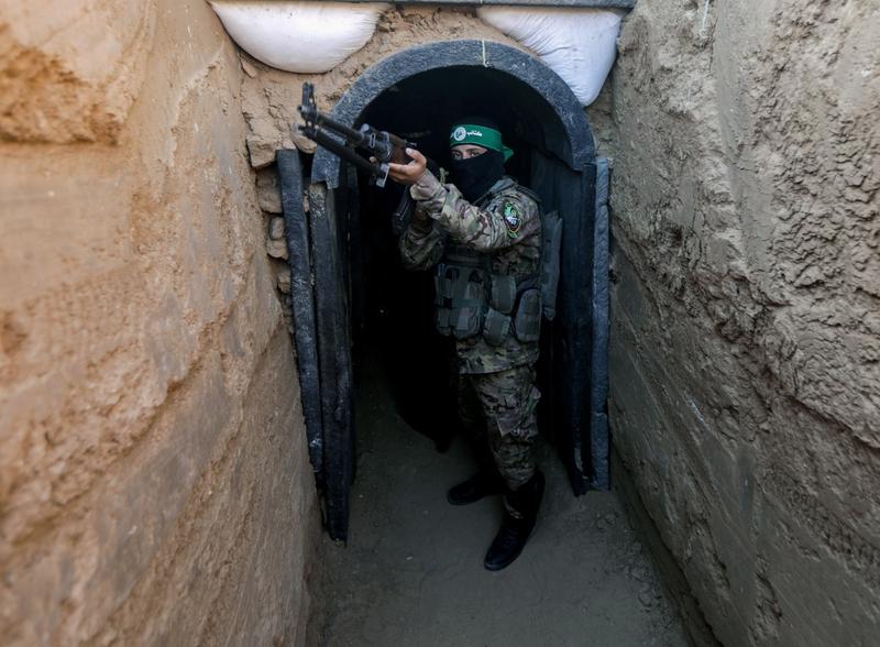 Luptator Hamas in fata unui tunel din Fasia Gaza, Foto: SOPA Images / Sipa Press / Profimedia