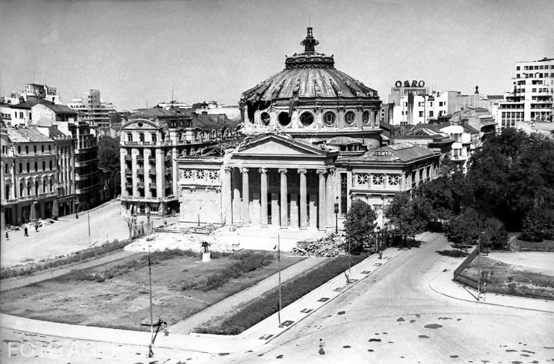 Cladirea Ateneului Roman dupa bombardamentul german din 23 august 1944, Foto: Agerpres