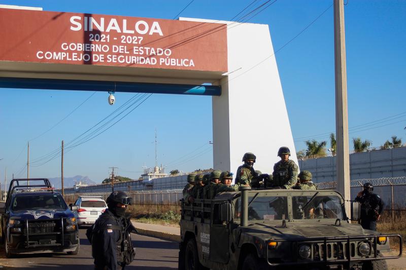 Guvernul mexican a trimis armata in Sinaloa dupa arestarea fiului cel mic al lui „El Chapo”, Foto: Martin Urista / Associated Press / Profimedia Images